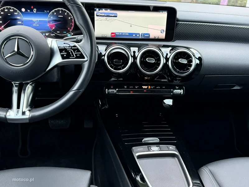 Mercedes-Benz CLA C118 180 18