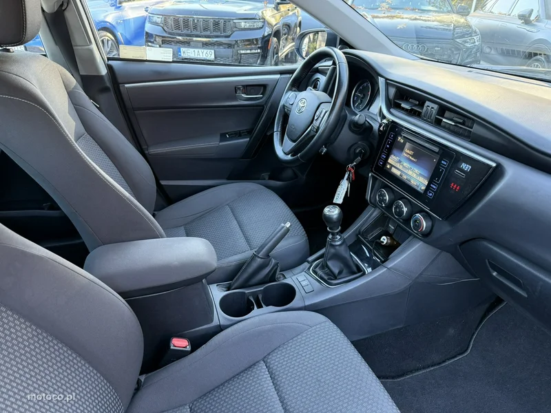 Toyota Corolla E210 2