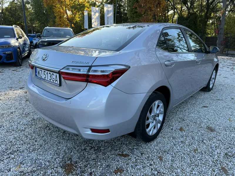 Toyota Corolla E210 11