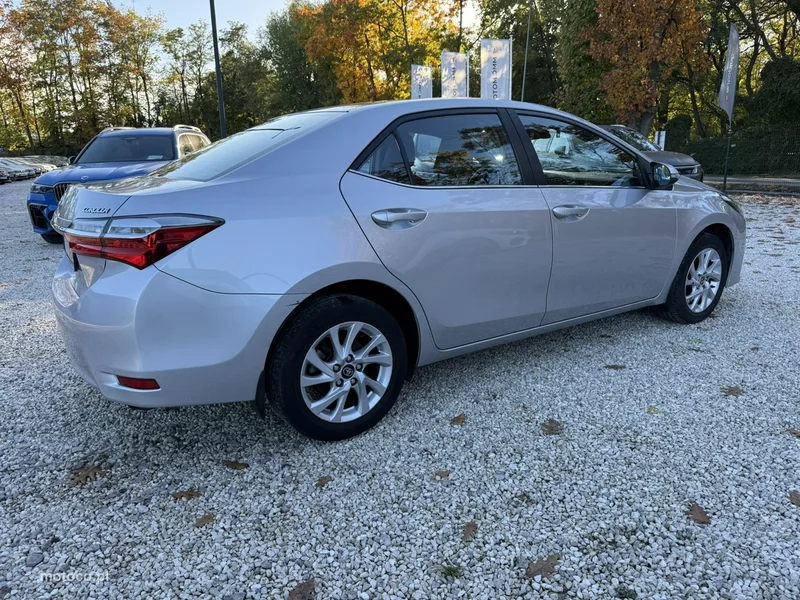Toyota Corolla E210 13