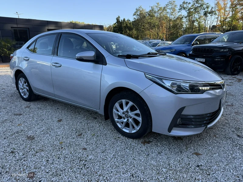 Toyota Corolla E210 17