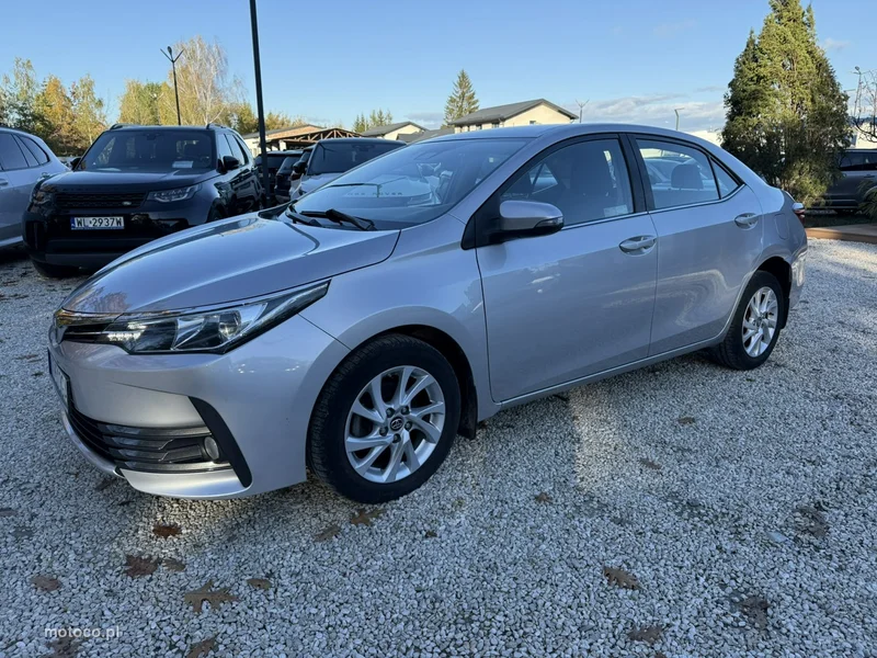 Toyota Corolla E210 23