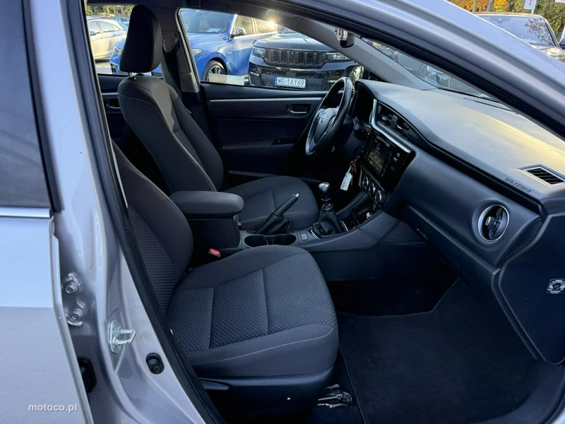 Toyota Corolla E210 4