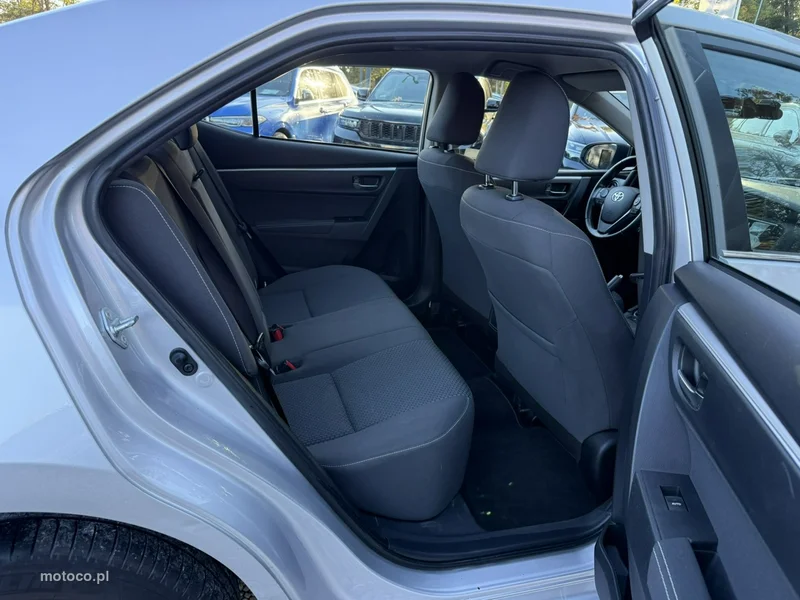 Toyota Corolla E210 6