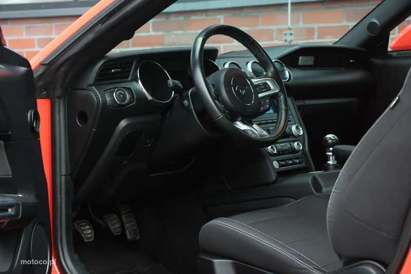 Ford Mustang VI S-550 11