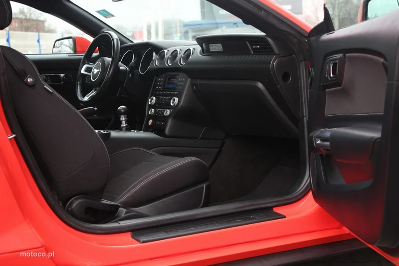 Ford Mustang VI S-550 27
