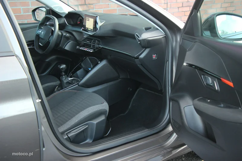 Peugeot 208 30