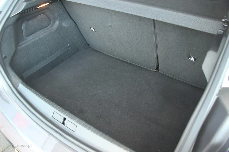 Peugeot 208 33