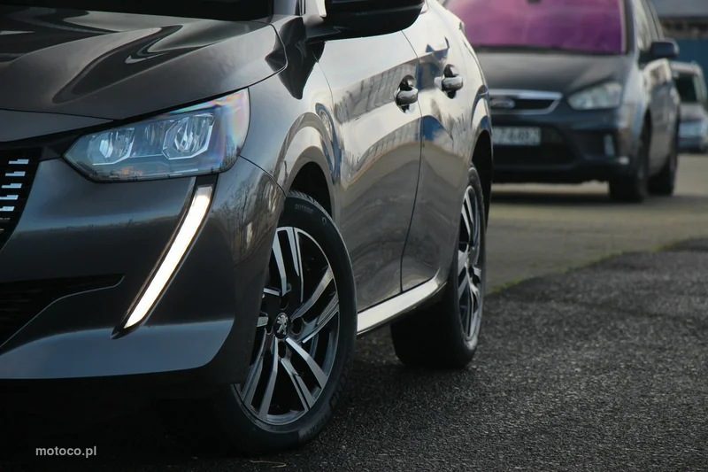 Peugeot 208 5