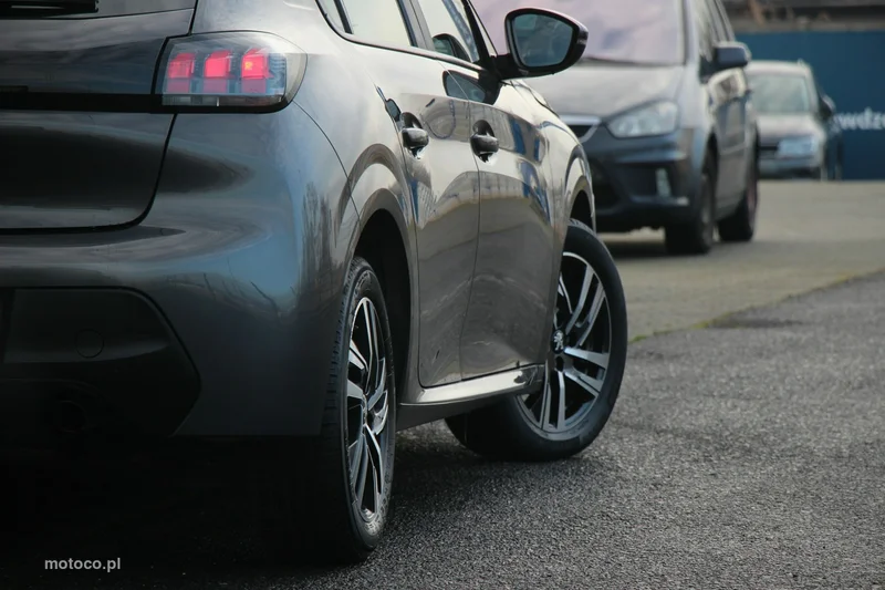 Peugeot 208 6