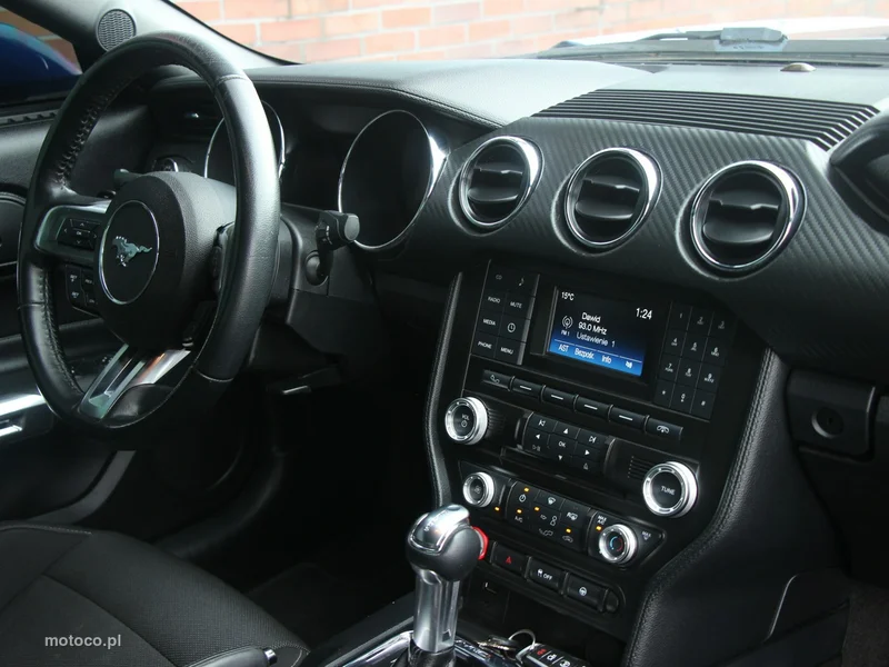 Ford Mustang VI S-550 26