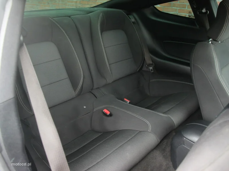 Ford Mustang VI S-550 40