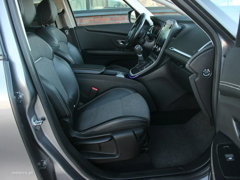 Renault Grand Scenic III 38