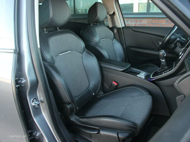 Renault Grand Scenic III 39