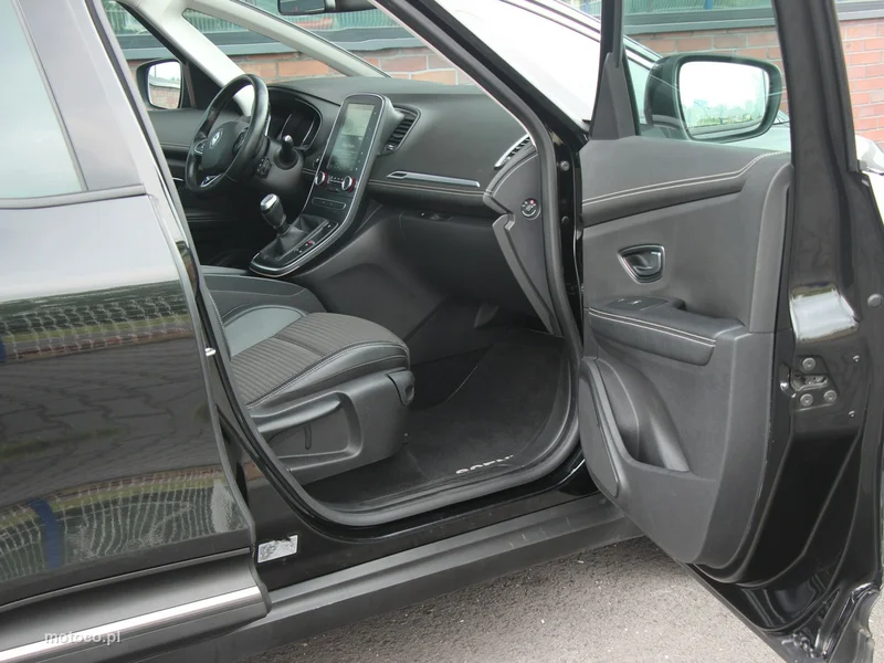 Renault Grand Scenic III 30