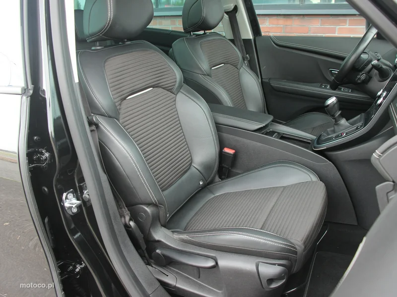 Renault Grand Scenic III 37