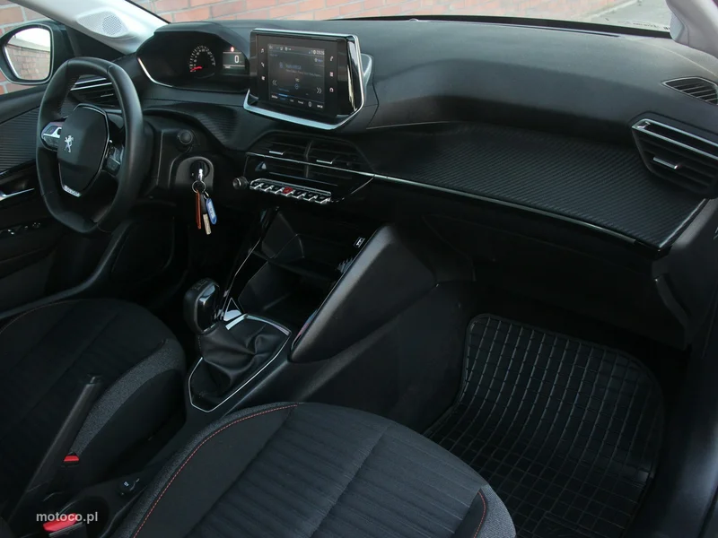 Peugeot 208 32