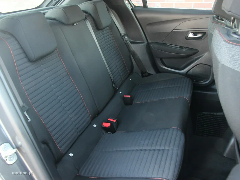 Peugeot 208 42