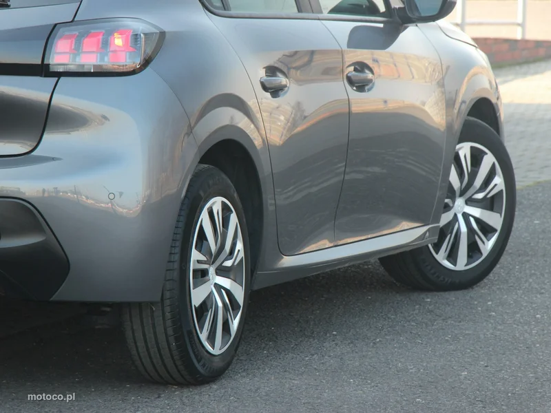 Peugeot 208 6