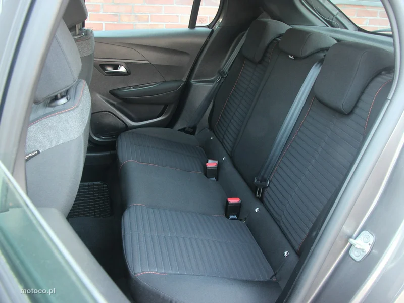 Peugeot 208 10