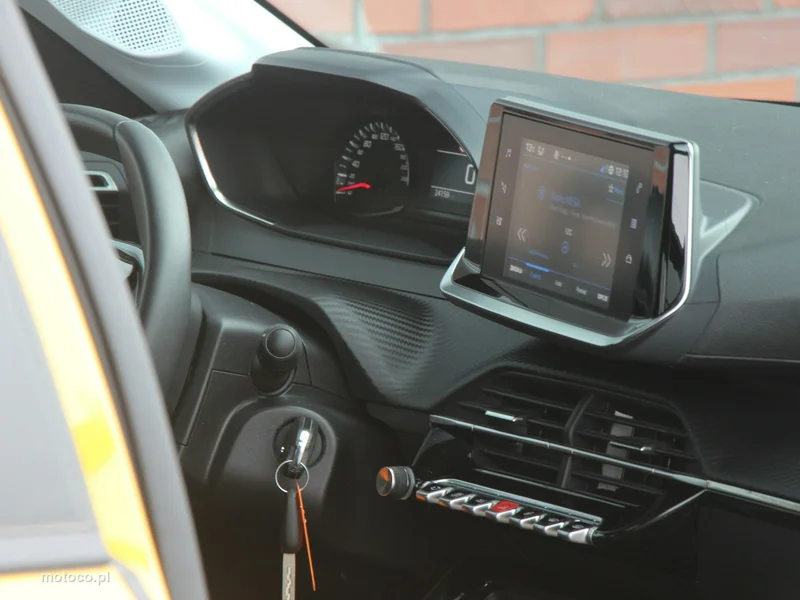 Peugeot 208 30