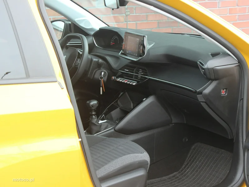 Peugeot 208 32