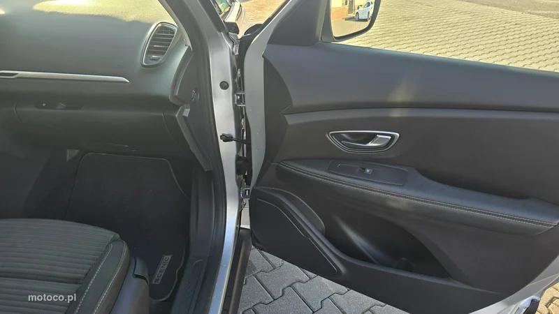 Renault Grand Scenic III 36