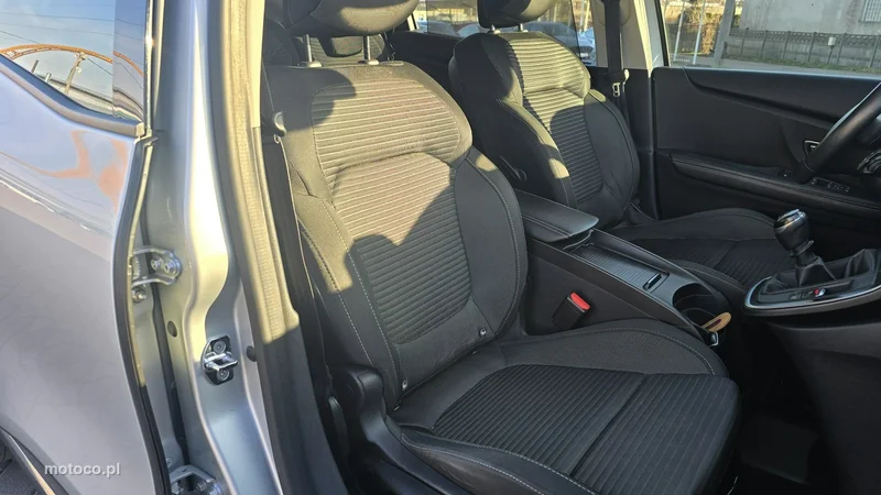 Renault Grand Scenic III 37