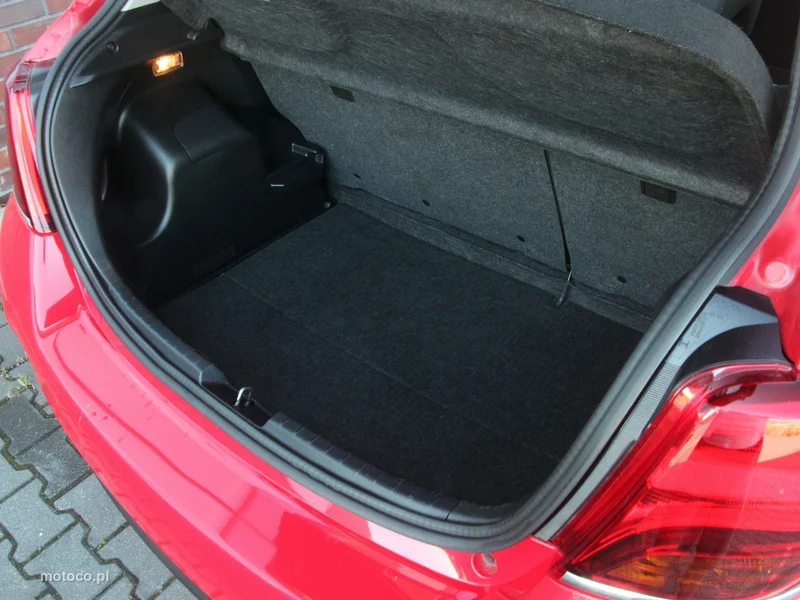 Toyota Yaris XP130 38