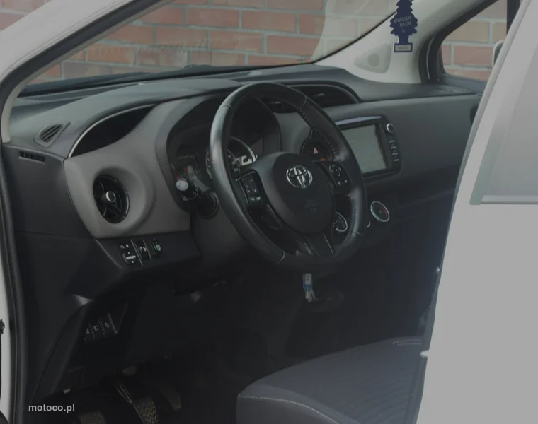 Toyota Yaris XP130 13