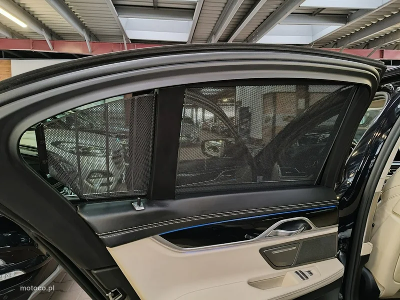 BMW Seria 7 G11 750 17
