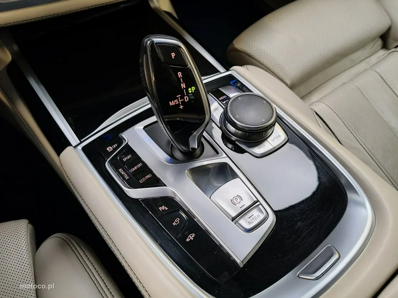 BMW Seria 7 G11 750 37