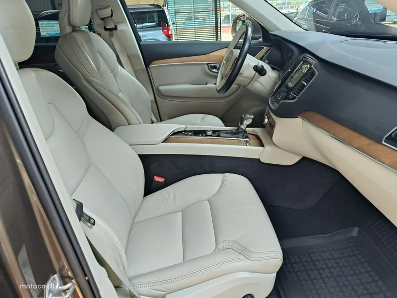 Volvo XC 90 17