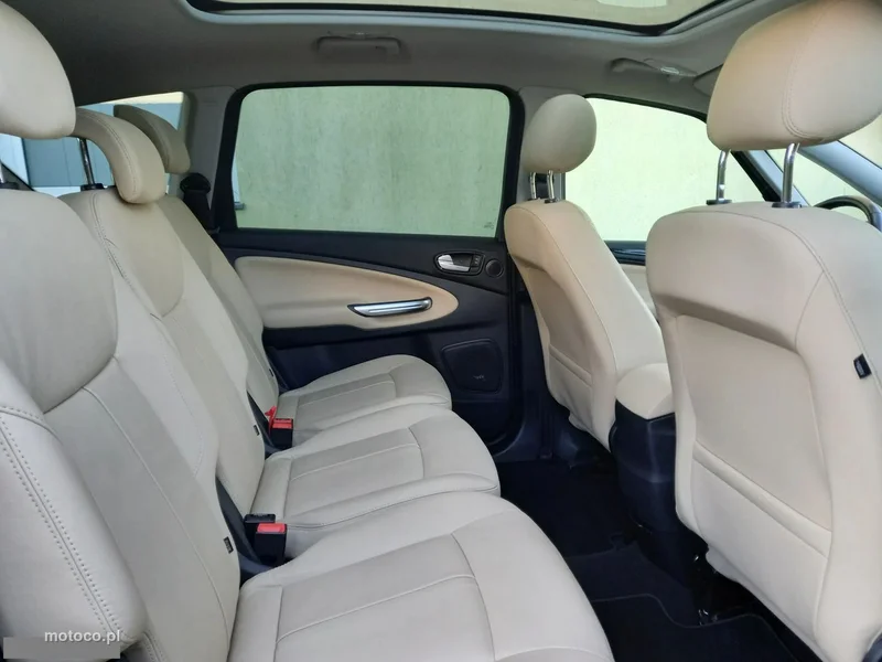 Ford S-Max I 25