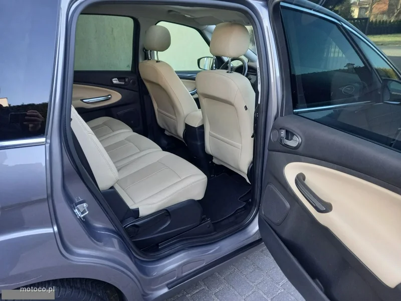 Ford S-Max I 26