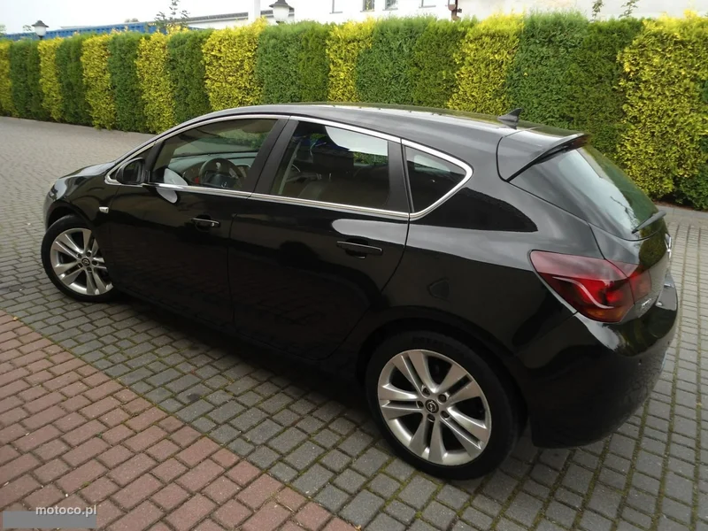 Opel Astra J 5