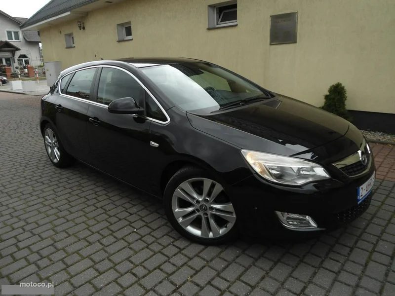Opel Astra J 9