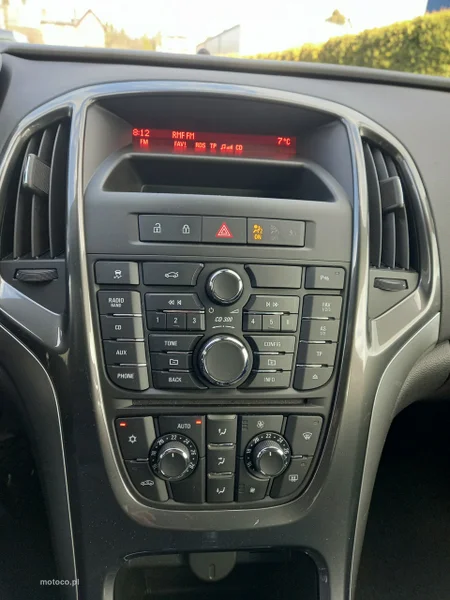 Opel Astra J 32