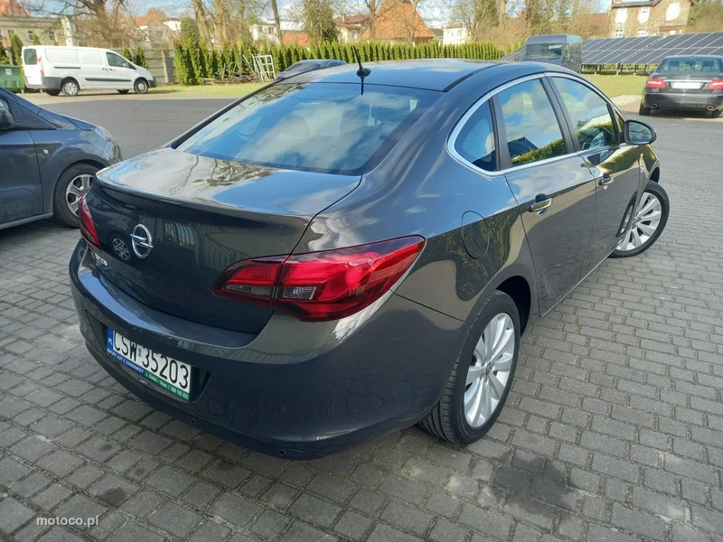 Opel Astra J 5