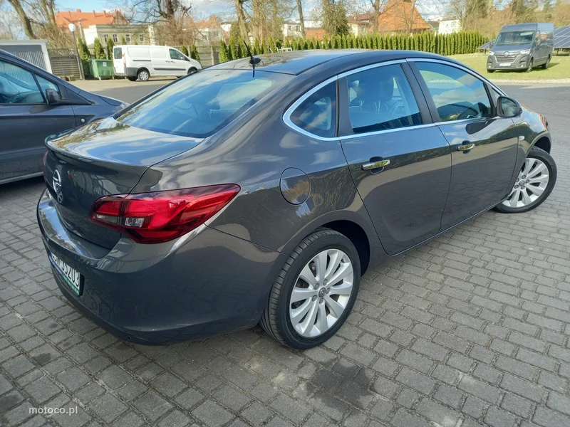 Opel Astra J 6