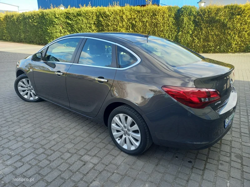 Opel Astra J 7