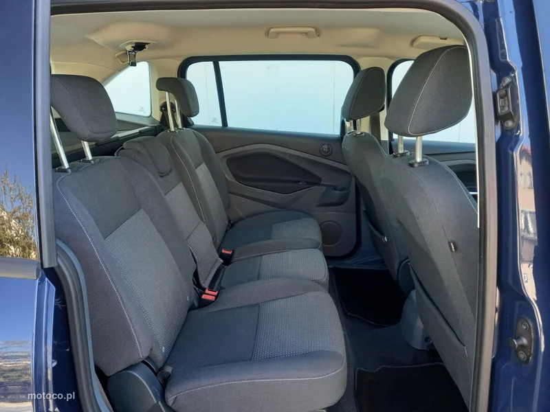 Ford C-Max II 23