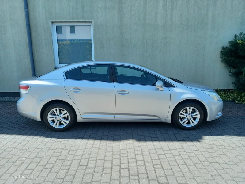 Toyota Avensis T27 13