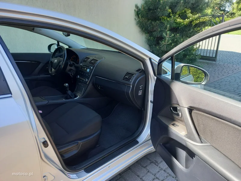 Toyota Avensis T27 17