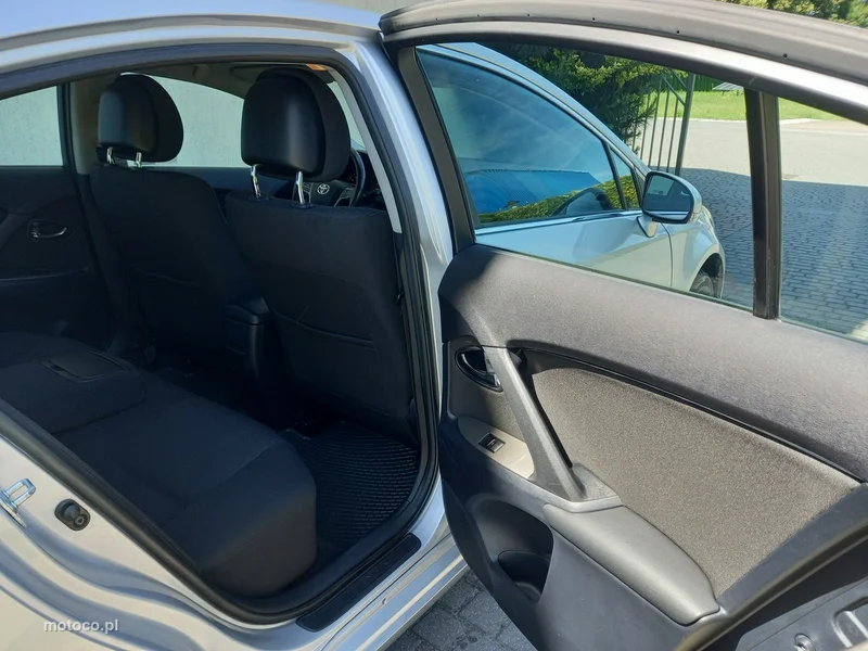 Toyota Avensis T27 19