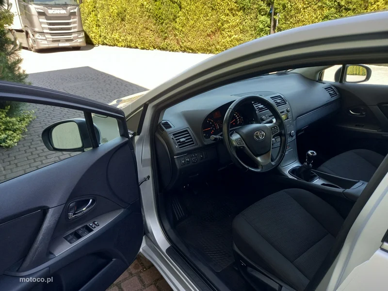 Toyota Avensis T27 23