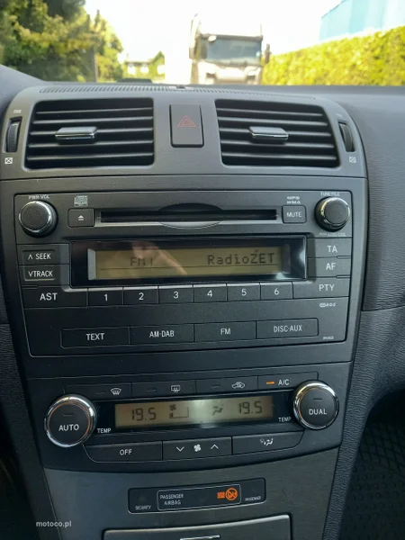 Toyota Avensis T27 26