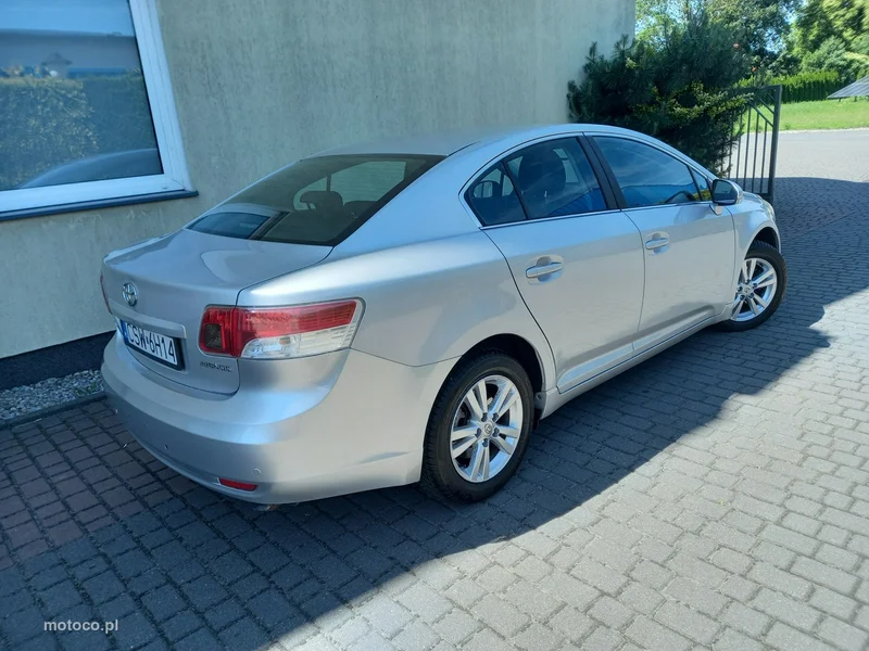 Toyota Avensis T27 6