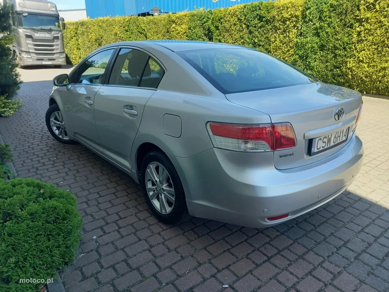 Toyota Avensis T27 8