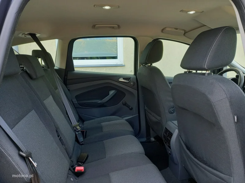 Ford C-Max II 23